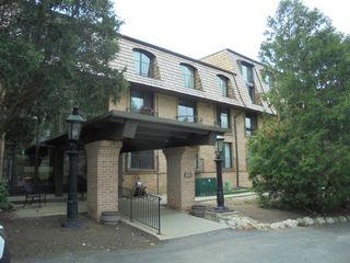 600 W RUSSELL Street 302, Barrington, IL 60010