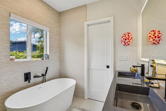 5620 SW 63rd Ct, South Miami, FL 33143