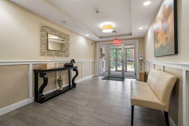 321 Hammond Pond Parkway 201, Brookline, MA 02467
