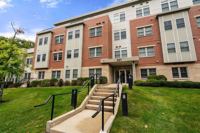 321 Hammond Pond Parkway 201, Brookline, MA 02467