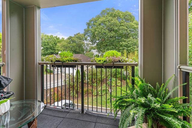 321 Hammond Pond Parkway 201, Brookline, MA 02467