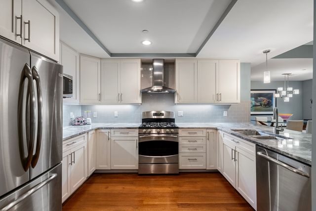 321 Hammond Pond Parkway 201, Brookline, MA 02467