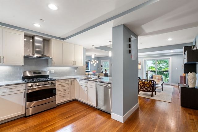 321 Hammond Pond Parkway 201, Brookline, MA 02467