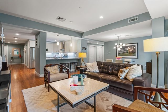 321 Hammond Pond Parkway 201, Brookline, MA 02467
