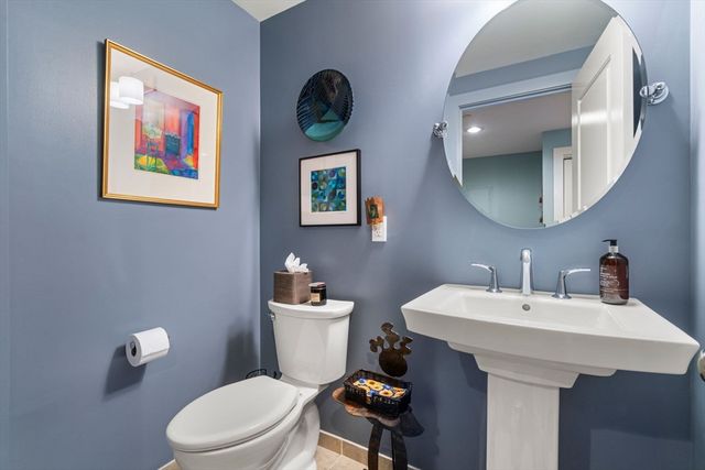 321 Hammond Pond Parkway 201, Brookline, MA 02467