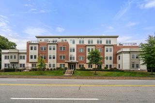 321 Hammond Pond Parkway 201, Brookline, MA 02467