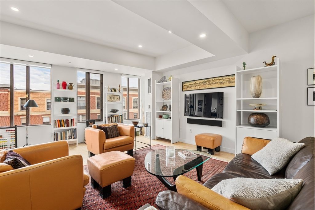 1313 Washington St 608, Boston, MA 02118