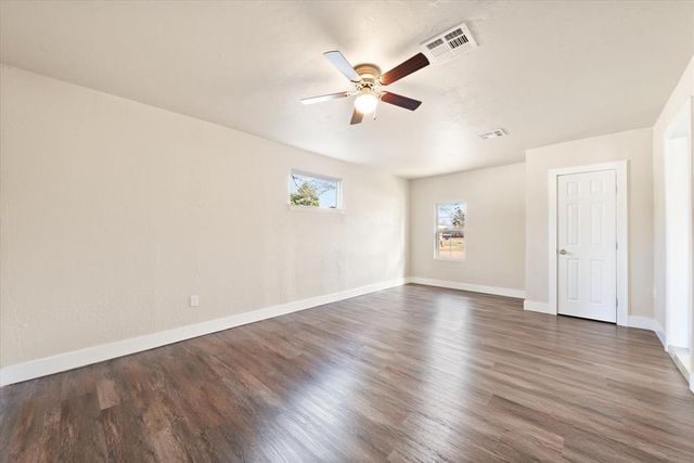 1223 E Vilas Avenue, Guthrie, OK 73044