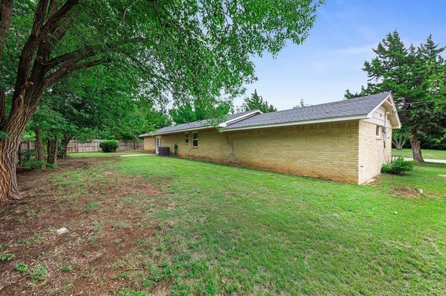 1223 E Vilas Avenue, Guthrie, OK 73044