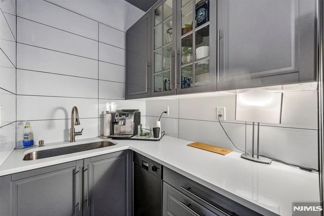 1033 River Road CS03, Edgewater, NJ 07020