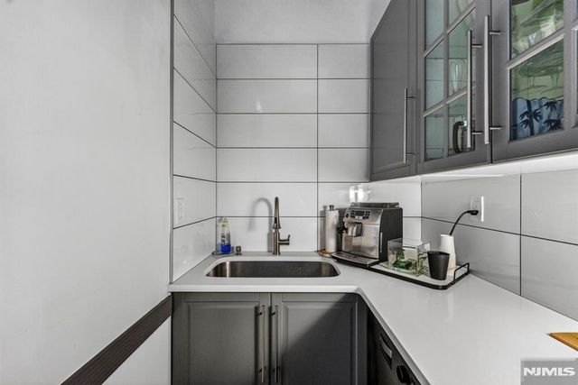 1033 River Road CS03, Edgewater, NJ 07020