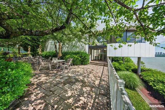 1033 River Road CS03, Edgewater, NJ 07020
