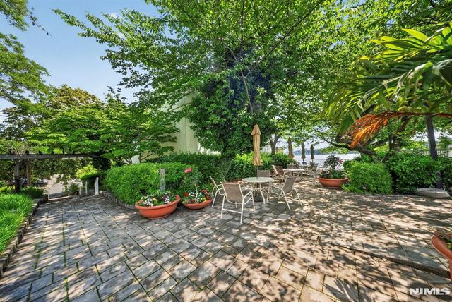 1033 River Road CS03, Edgewater, NJ 07020