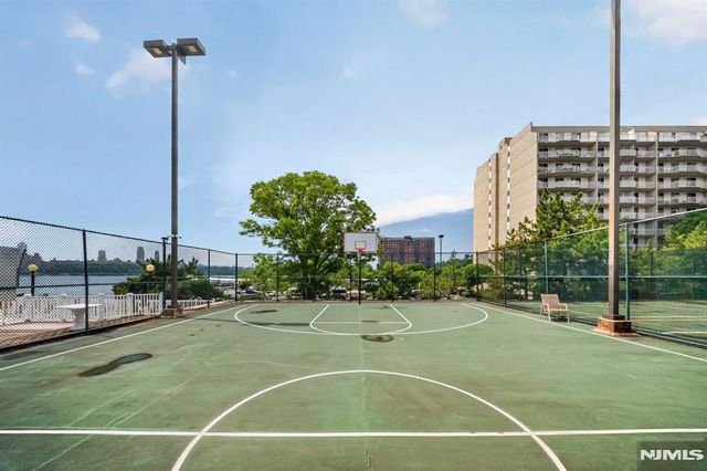1033 River Road CS03, Edgewater, NJ 07020