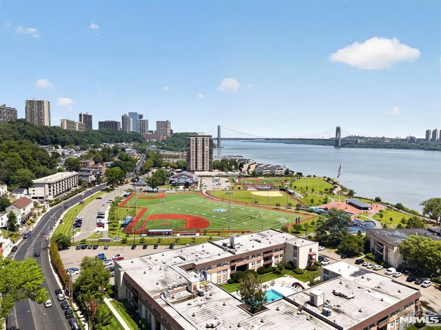1033 River Road CS03, Edgewater, NJ 07020