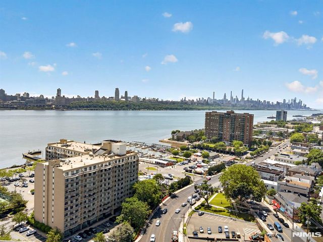 1033 River Road CS03, Edgewater, NJ 07020