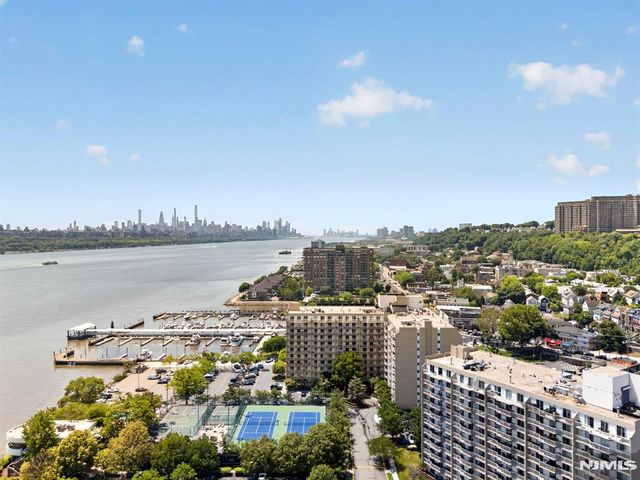 1033 River Road CS03, Edgewater, NJ 07020