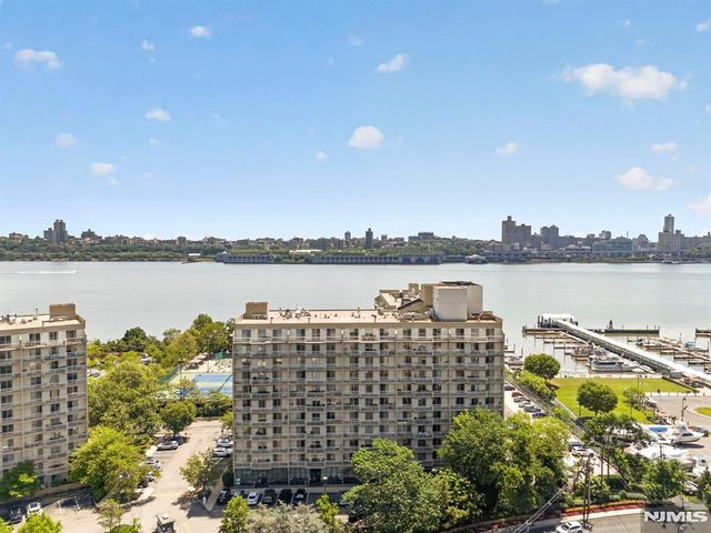 1033 River Road CS03, Edgewater, NJ 07020