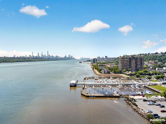 1033 River Road CS03, Edgewater, NJ 07020