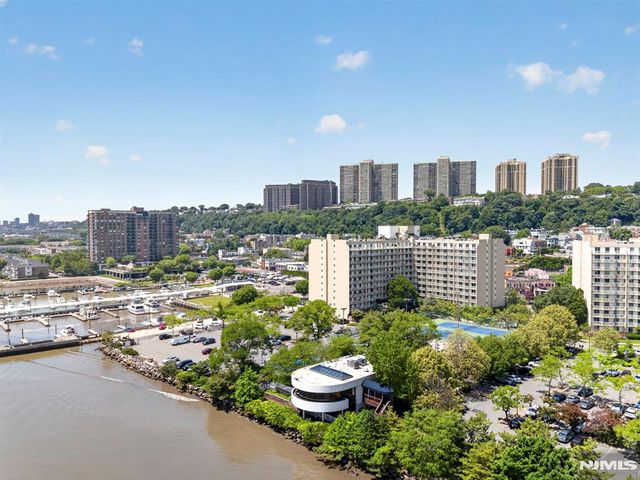 1033 River Road CS03, Edgewater, NJ 07020