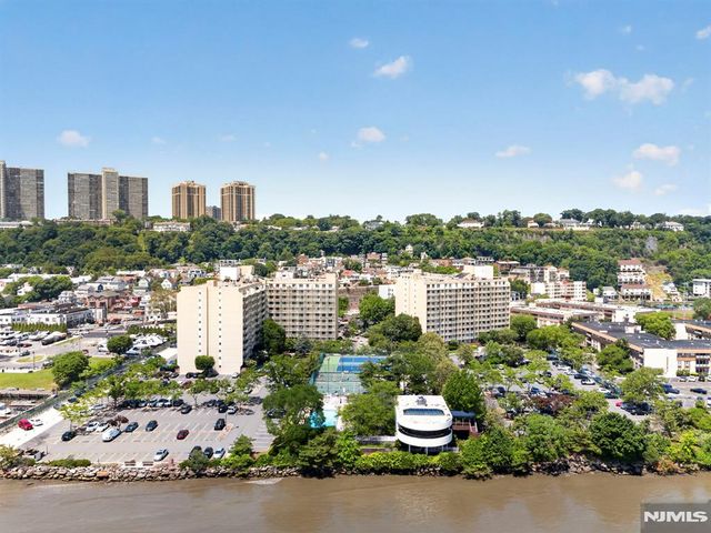 1033 River Road CS03, Edgewater, NJ 07020