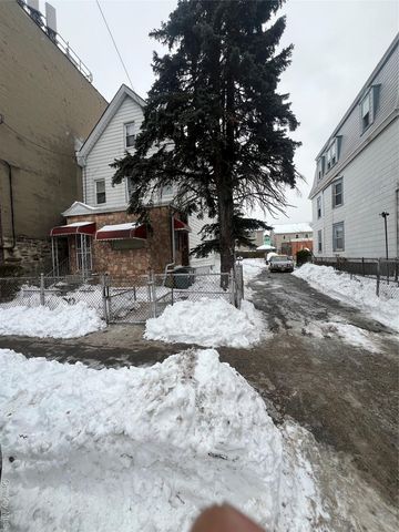 838 E 226TH Street, Bronx, NY 10466