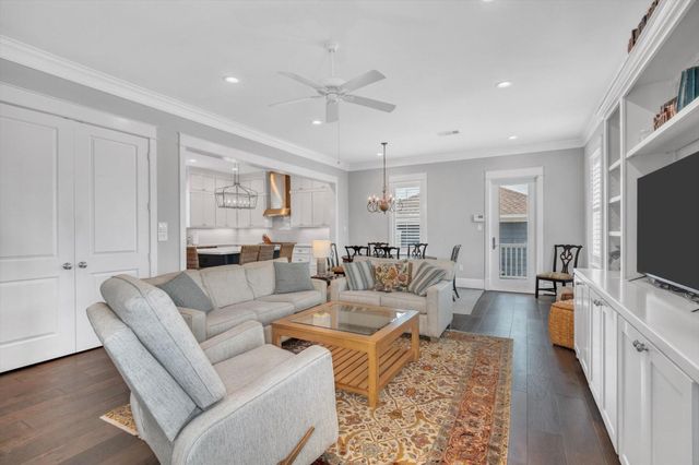 9 Broad Street, Galveston, TX 77554