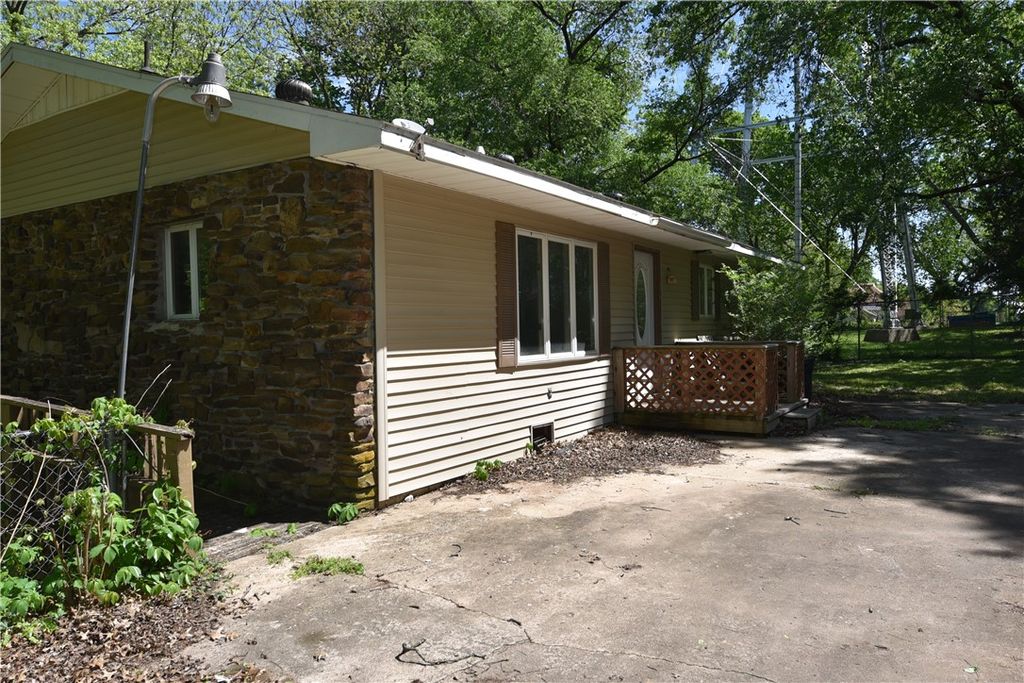 142 Patton Street, Pea Ridge, AR 72751