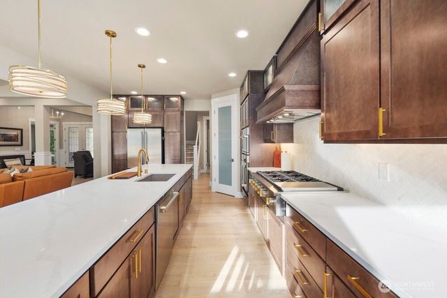 2703 44th Avenue NW, Olympia, WA 98502