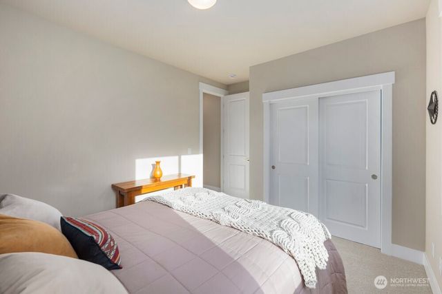 2703 44th Avenue NW, Olympia, WA 98502