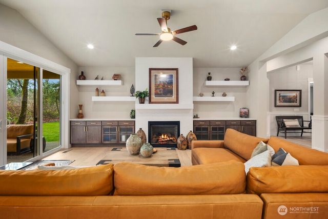 2703 44th Avenue NW, Olympia, WA 98502