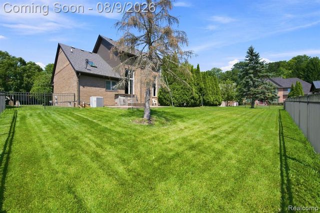 23386 Angel Park Drive, Macomb, MI 48042