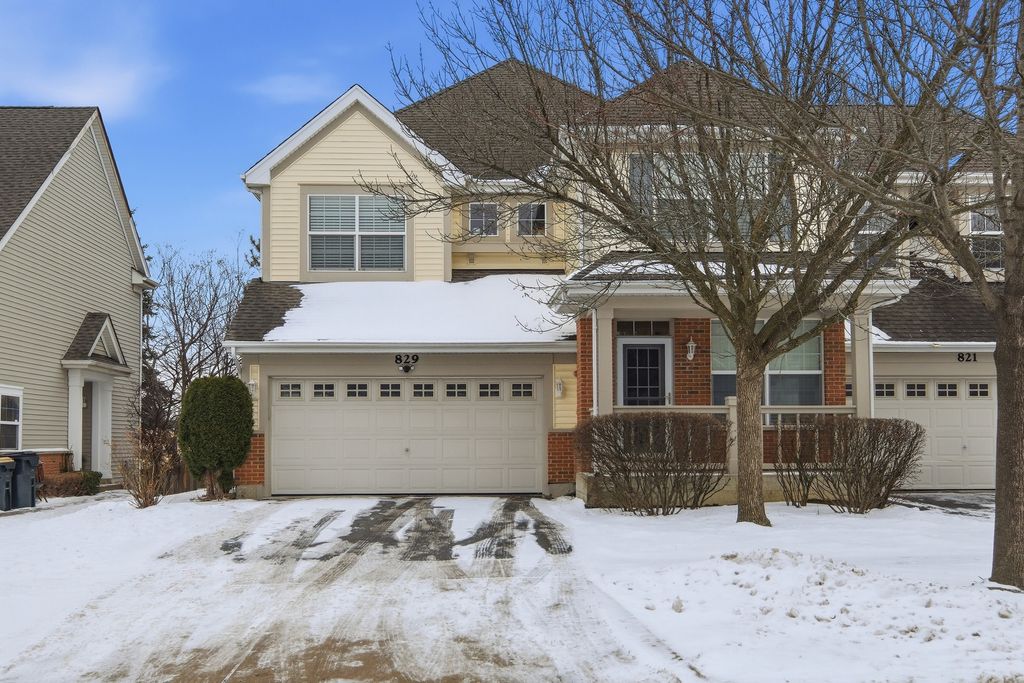 Image 1 of property listing at 829 Linden Circle, Hoffman Estates, IL 60169