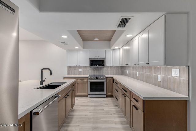 7638 E EDGEMONT Avenue, Scottsdale, AZ 85257