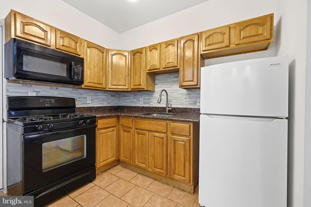 2304 E ALBERT ST, Philadelphia, PA 19125