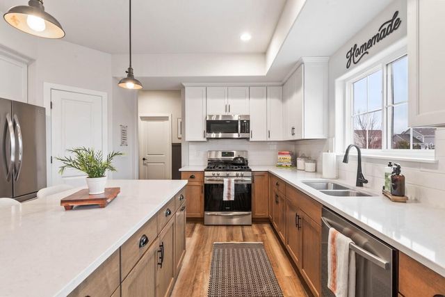 1331 Bluestem TRAIL, Oconomowoc, WI 53066