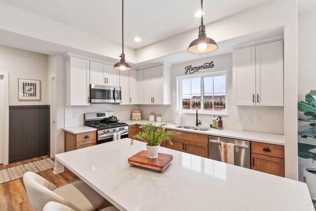 1331 Bluestem TRAIL, Oconomowoc, WI 53066