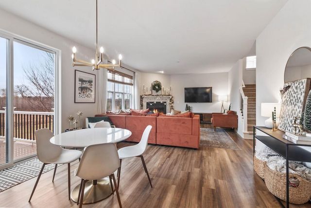 1331 Bluestem TRAIL, Oconomowoc, WI 53066