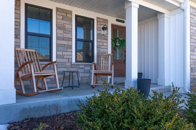 1331 Bluestem TRAIL, Oconomowoc, WI 53066