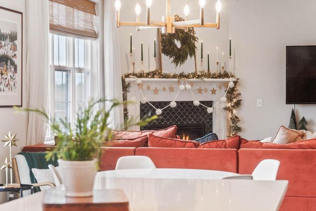 1331 Bluestem TRAIL, Oconomowoc, WI 53066