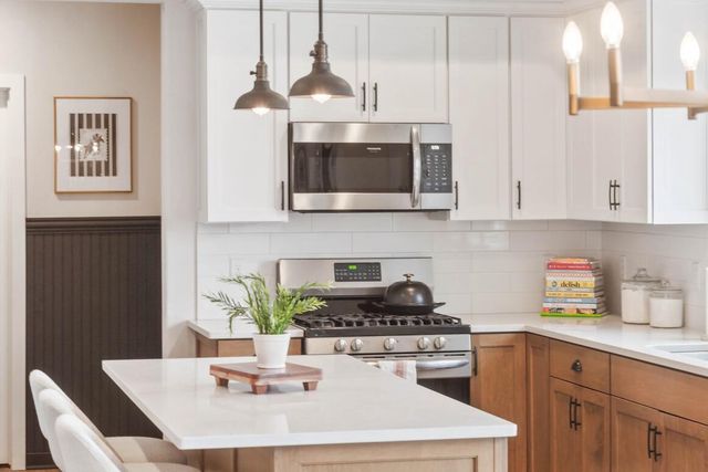 1331 Bluestem TRAIL, Oconomowoc, WI 53066