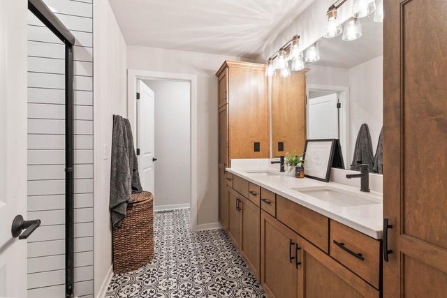 1331 Bluestem TRAIL, Oconomowoc, WI 53066