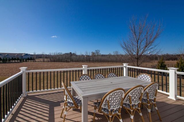 1331 Bluestem TRAIL, Oconomowoc, WI 53066