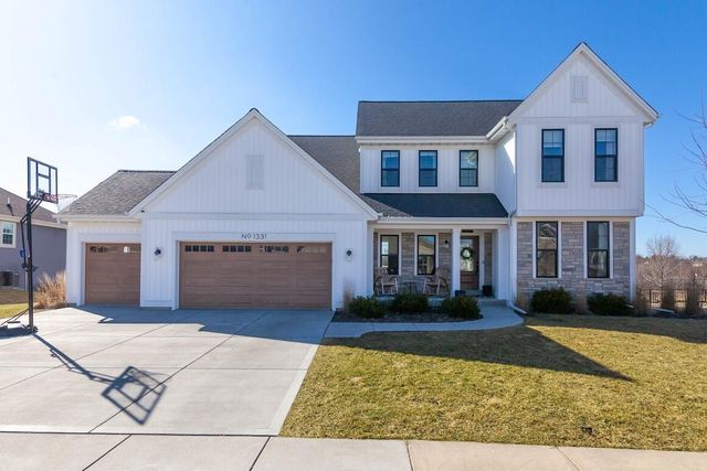 1331 Bluestem TRAIL, Oconomowoc, WI 53066