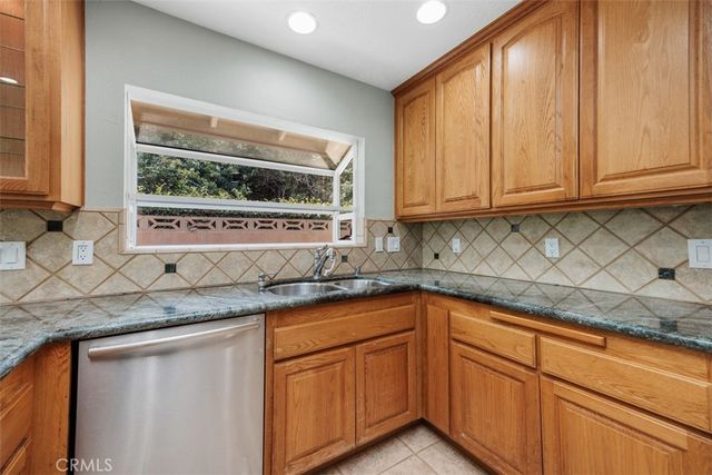 1075 La Reina, San Marcos, CA 92078