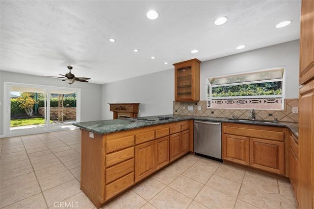 1075 La Reina, San Marcos, CA 92078
