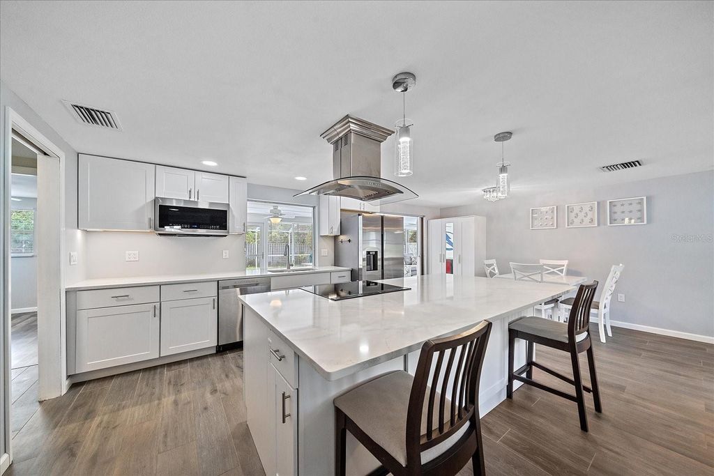 Image 2 of property listing at 5032 LINDA STREET, Venice, FL 34293