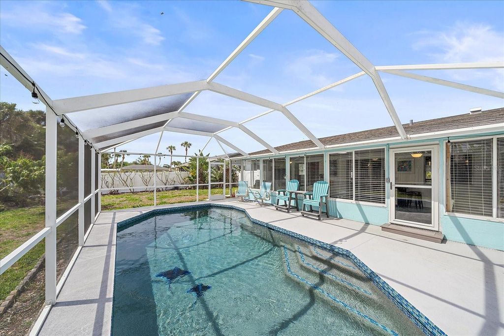 Image 17 of property listing at 5032 LINDA STREET, Venice, FL 34293