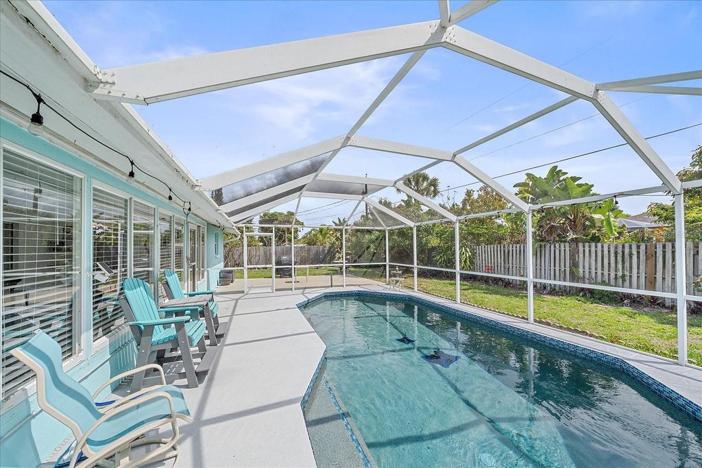 Image 18 of property listing at 5032 LINDA STREET, Venice, FL 34293