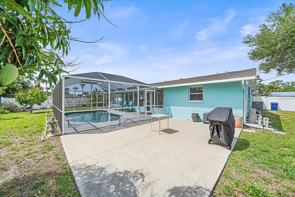 Image 19 of property listing at 5032 LINDA STREET, Venice, FL 34293